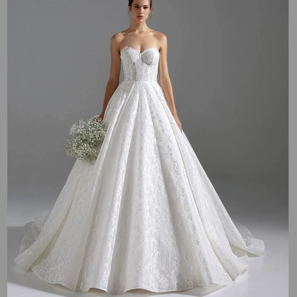 Maria Farbinni Vittoria Lace Wedding Gown